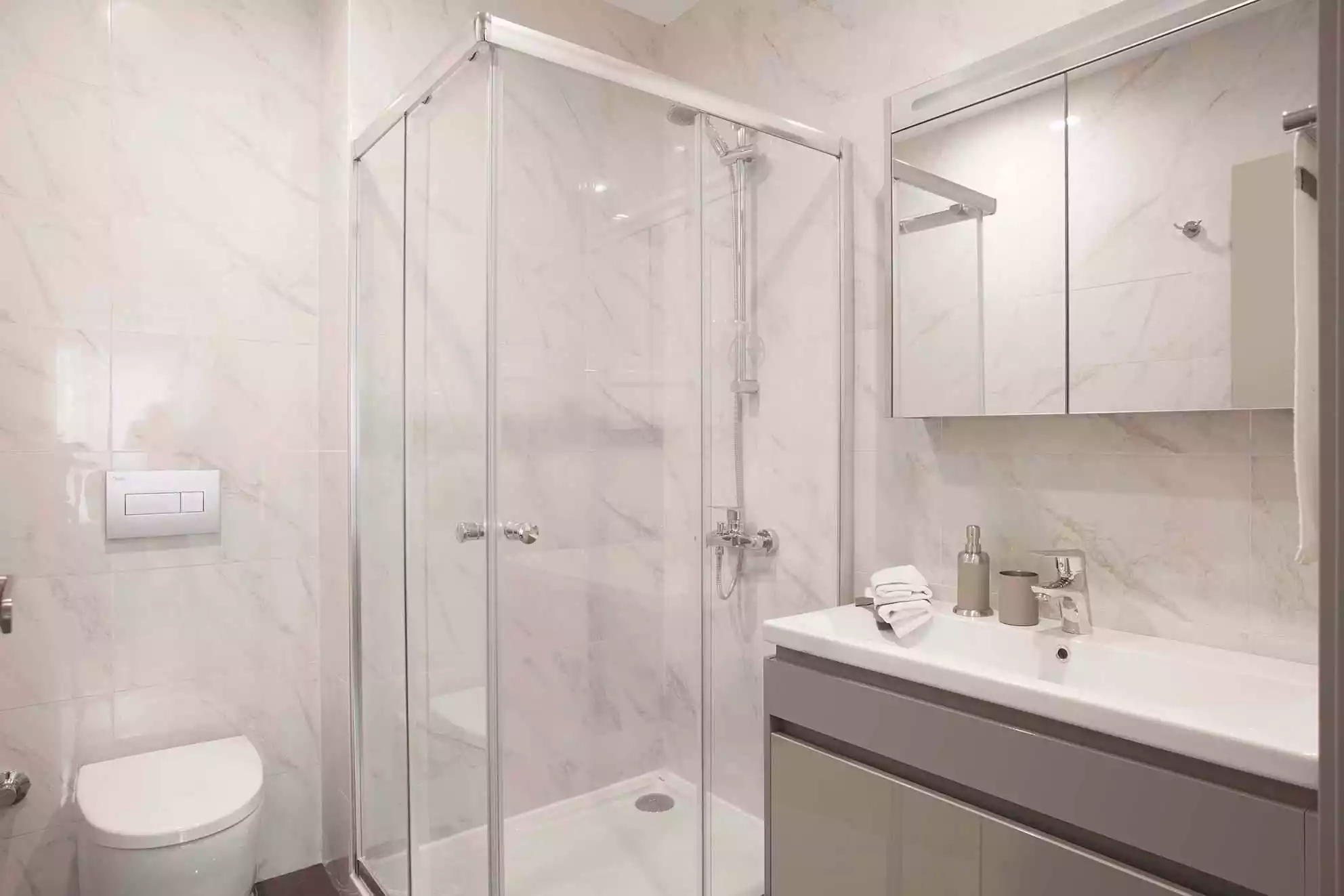 5.5+1 Apartment in Kadikoy