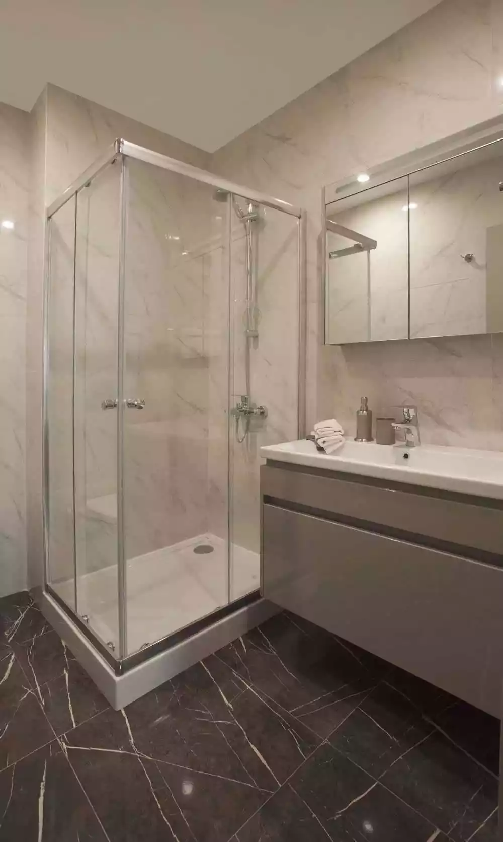 5.5+1 Apartment in Kadikoy