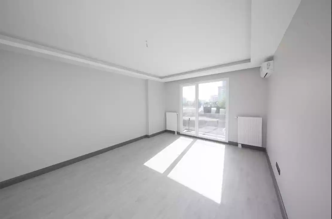 1+1 apartment in Kucukcekmece 