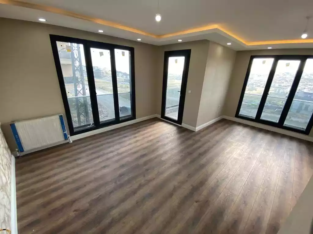 2+1 Apartment in Beylikduzu